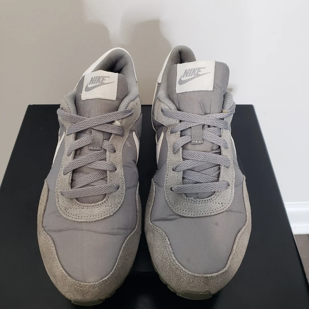 Nike MD Valiant Running Jogging  Shoes Sneakers GS‎ Women's Size 7 Gray